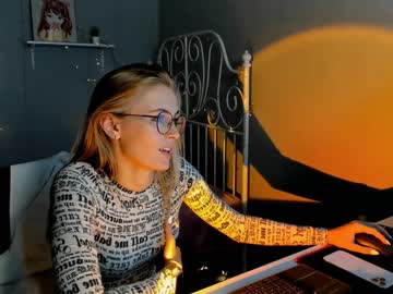 girl cam all day linellali image #2469702