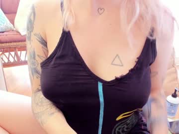 girl cam all day honey_sunshine image #2344215