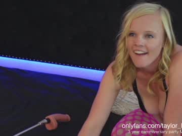 girl cam all day taylor_love_303 image #1696983