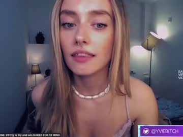 girl cam all day _yvie_ image #5600160