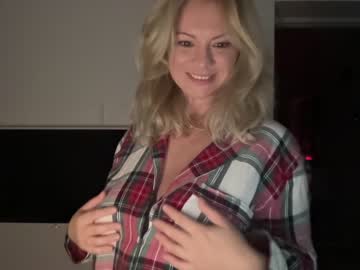 girl cam all day kiradivine image #2744330