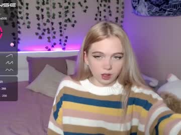 girl cam all day small_blondee image #456010
