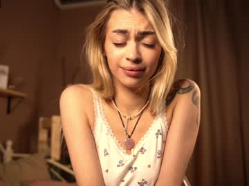 girl cam all day cuteelsa_ image #5211543