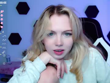 girl cam all day small_blondee image #3881539
