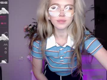 girl cam all day small_blondee image #2608224