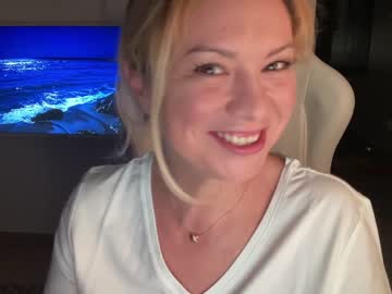 girl cam all day kiradivine image #2393475