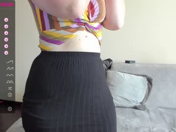 girl cam all day emilymilf__ image #4086925