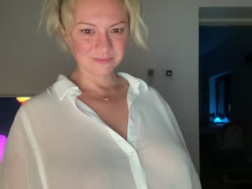 girl cam all day kiradivine image #2815539