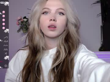 girl cam all day small_blondee image #2608970