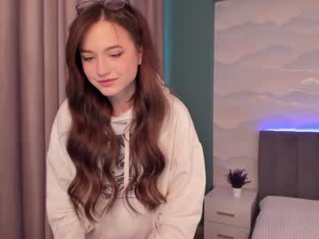 girl cam all day yes_ready image #3573287