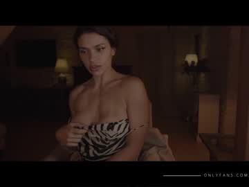 girl cam all day lucieoude_ image #2646035