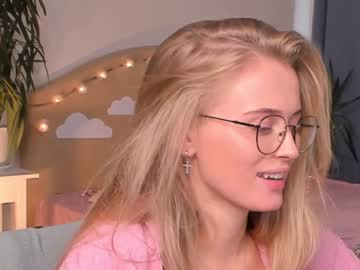 girl cam all day linellali image #2635155