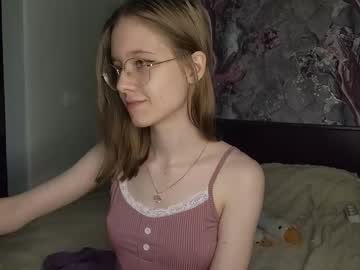 girl cam all day lowress image #9014782