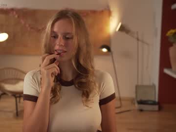 girl cam all day chillwithkira image #2723119