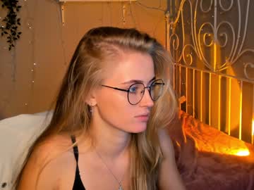 girl cam all day linellali image #2570209