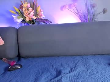 girl cam all day littlee33 image #2838396