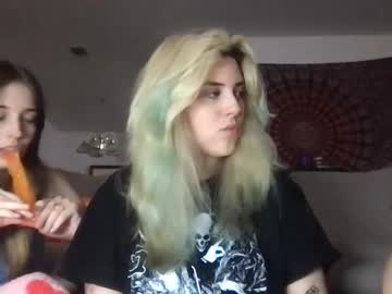 couple cam all day snowxbunny1228 image #7714360