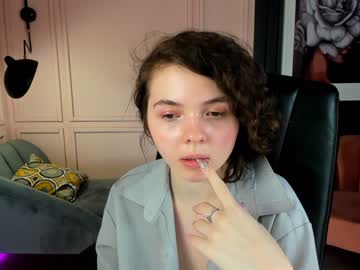 girl cam all day doris_green image #1446746