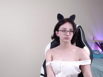 girl cam all day queen_kitty1818 image #2183381