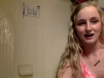 girl cam all day peachezzs image #681143