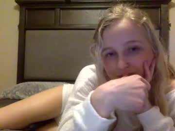 girl cam all day peachezzs image #450558