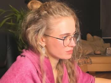 girl cam all day linellali image #2851060