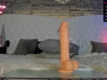 girl cam all day royalsquirt_ image #3989958