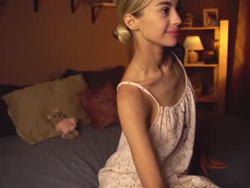 girl cam all day cuteelsa_ image #5685136