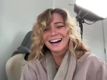 girl cam all day clairethompson01 image #9113354