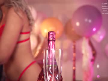girl cam all day peach_me image #1368789