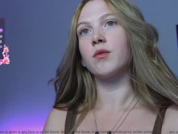 girl cam all day small_blondee image #7579609