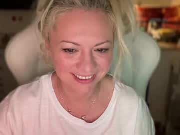 girl cam all day kiradivine image #4054541