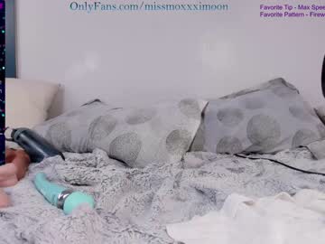 girl cam all day moxxximoon image #3613698