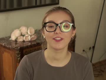 girl cam all day gillianelletson image #8423597