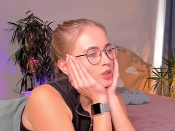 girl cam all day linellali image #2613134