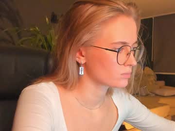 girl cam all day linellali image #3002797