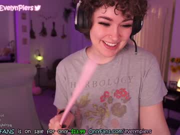 girl cam all day evelynpiers image #2611860