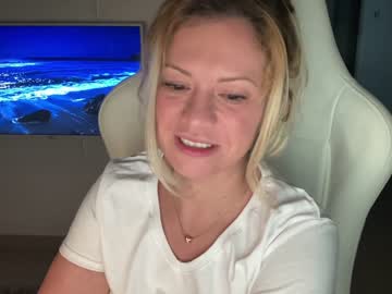 girl cam all day kiradivine image #2422630