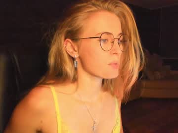 girl cam all day linellali image #2981788
