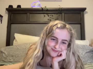 girl cam all day peachezzs image #1821517