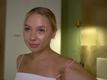 girl cam all day snow_is_falling image #7724479