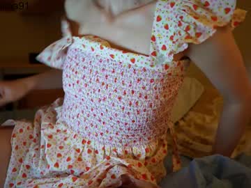 girl cam all day ellaa91 image #4320211