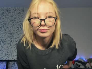 girl cam all day cutie_moon image #1957016