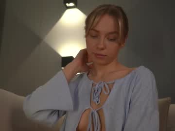 girl cam all day snow_is_falling image #9083012