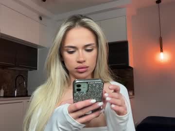 girl cam all day julia_rle image #7944379