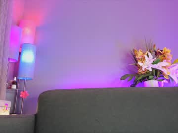 girl cam all day littlee33 image #7044036