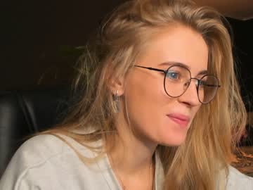 girl cam all day linellali image #2814487