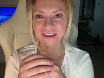 girl cam all day kiradivine image #2422357