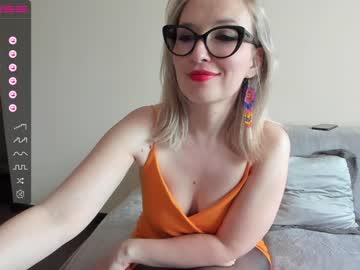 girl cam all day emilymilf__ image #4202672