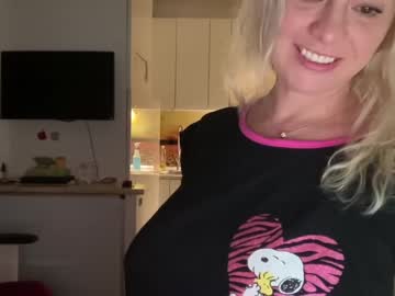 girl cam all day kiradivine image #4563571